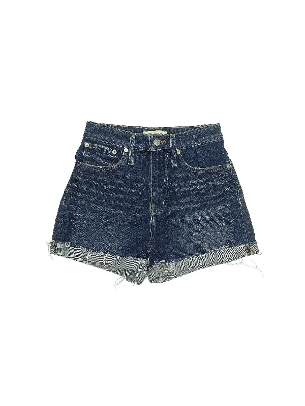 Denim Shorts in Medium Wash