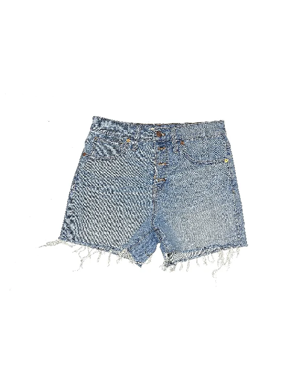 Denim Shorts in Medium Wash