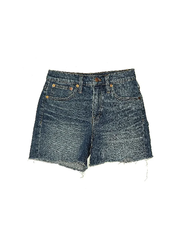 Denim Shorts in Medium Wash