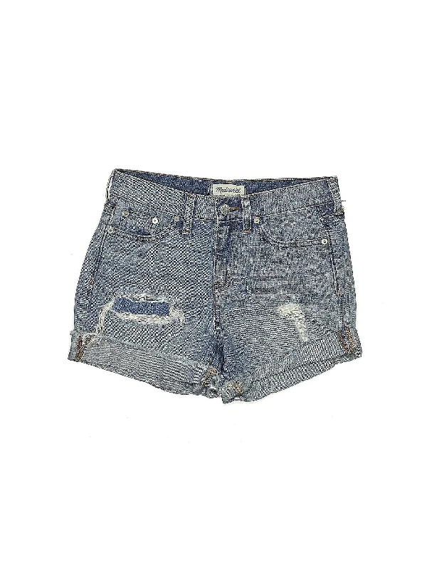 Denim Shorts in Medium Wash