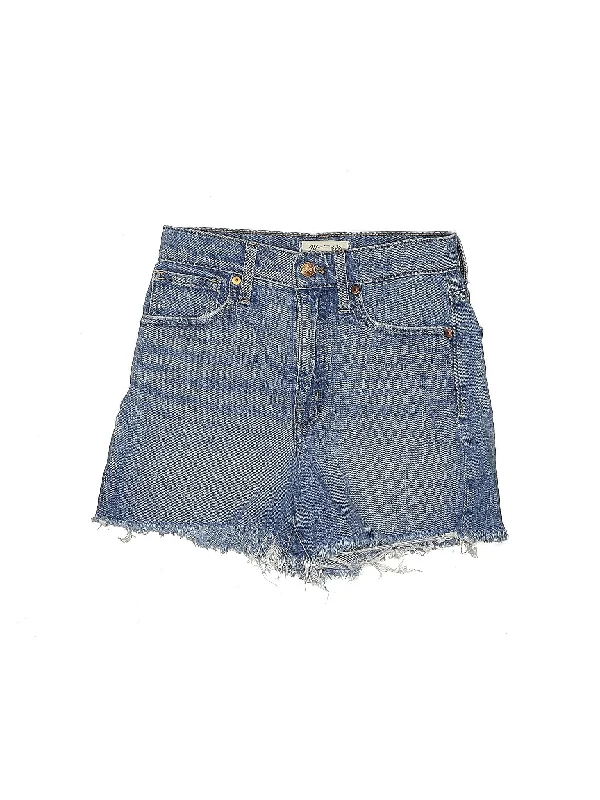 Low-Rise Denim Shorts in Medium Wash