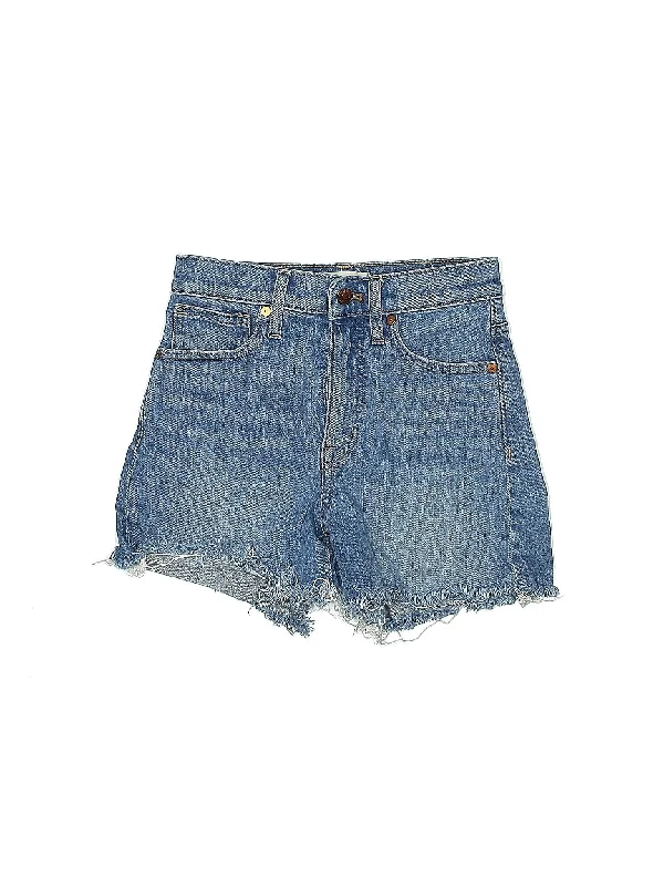 Low-Rise Denim Shorts in Medium Wash