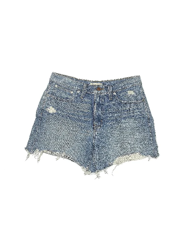 Mid-Rise Denim Shorts in Medium Wash