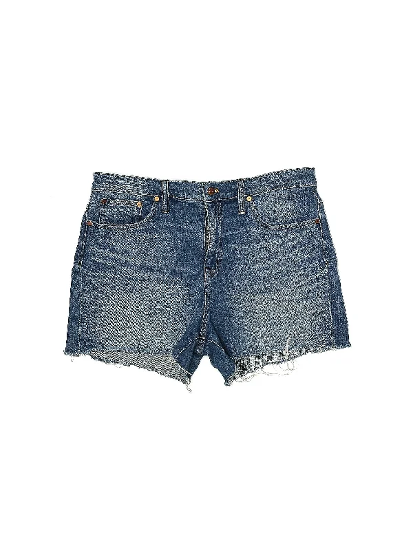 Mid-Rise Denim Shorts in Medium Wash