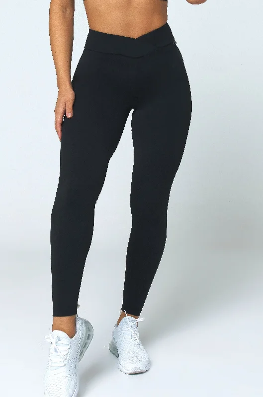 Black V-Cut Scrunch Legging